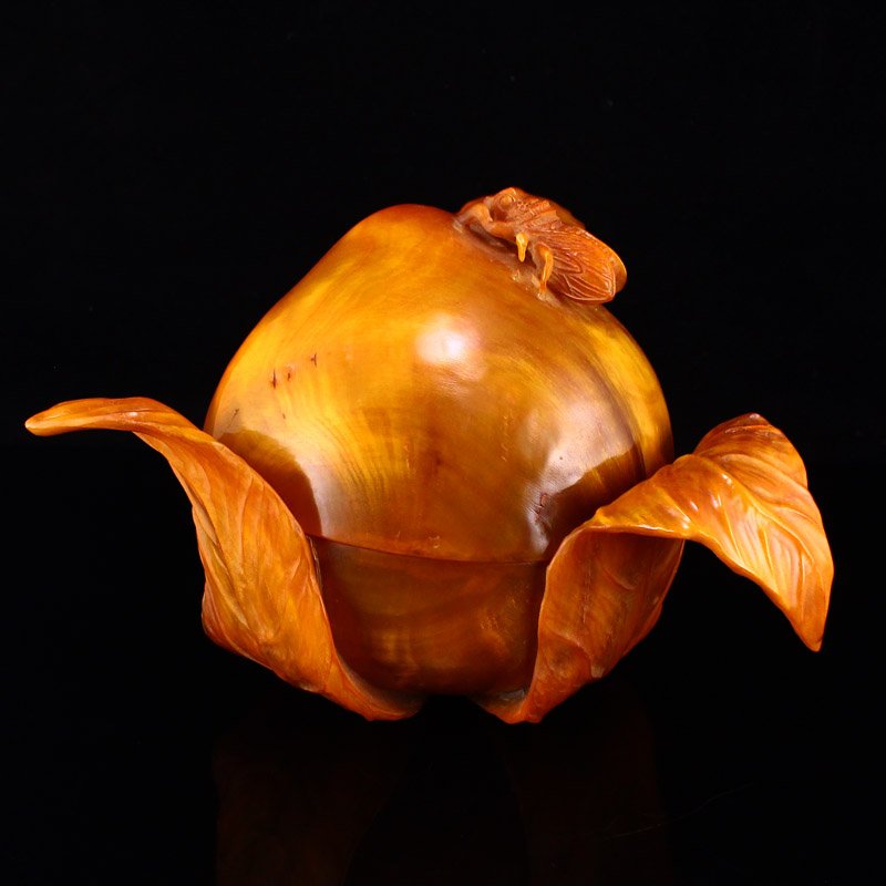 Chinese Ox Horn Carved Cicada & Peach Shape Burner: Vintage Chinese Ox Horn Carved Cicada & Peach Shape Burner w Lid Dimension: 220 x 220 x 155 (mm) 8.66 x 8.66 x 6.10(inches) Weight: 2.03 lbs/922 g