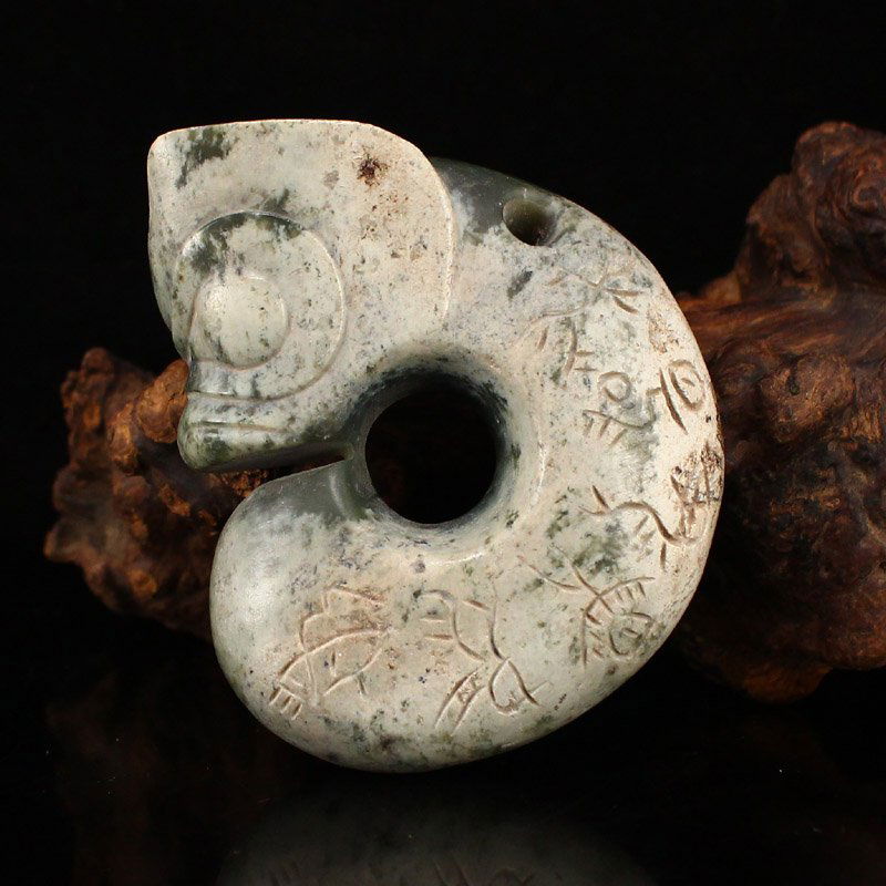 Vintage Chinese Hetian Jade Dragon Pendant (1 of 6)