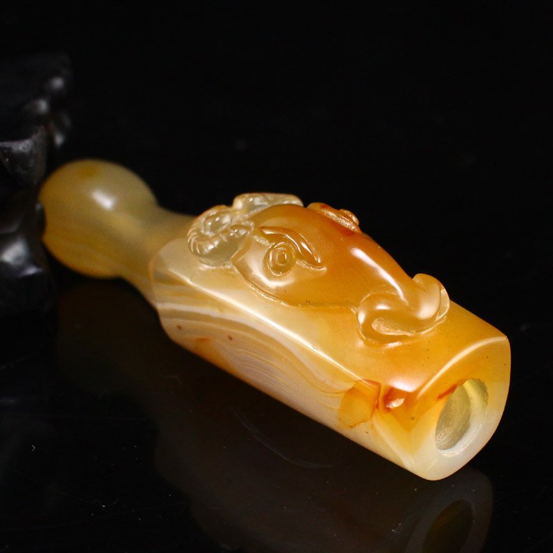 Chinese Agate Low Relief Sheep Head Cigarette Holder (1 of 10)