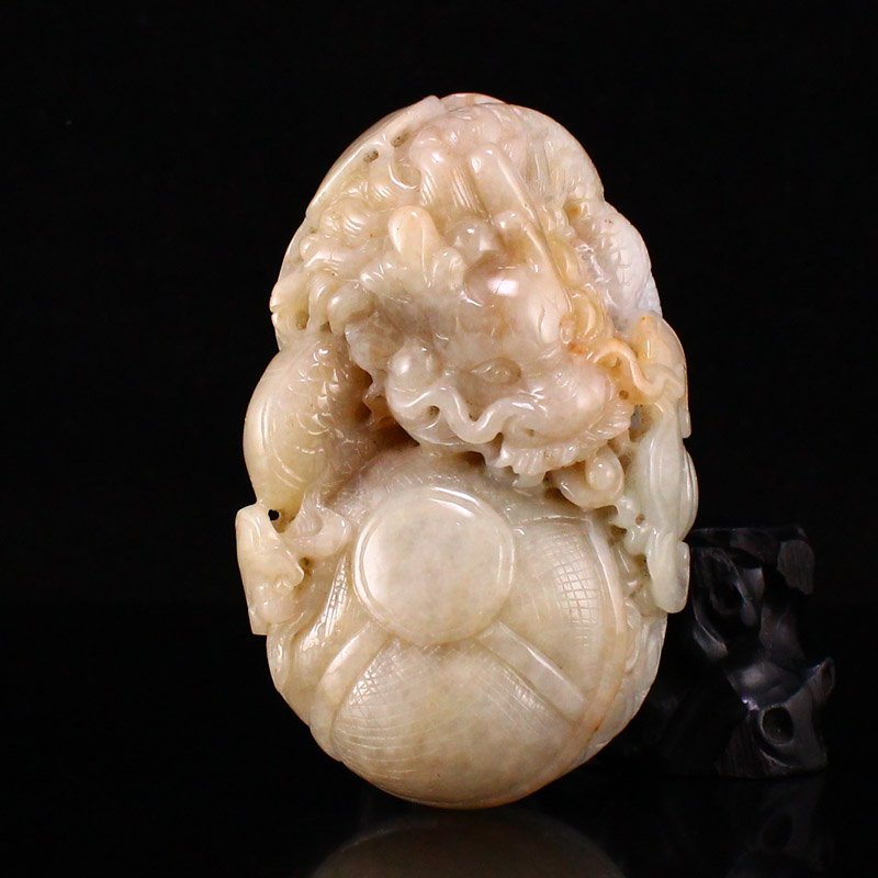 Vintage Jadeite Fortune Dragon Turtle Pendant: Vintage Jadeite Fortune Dragon Turtle Pendant Dimension:88 x 57 x 39 (mm)3.46 x 2.24 x 1.54 (inches) Weight 0.66 lbs/300 g