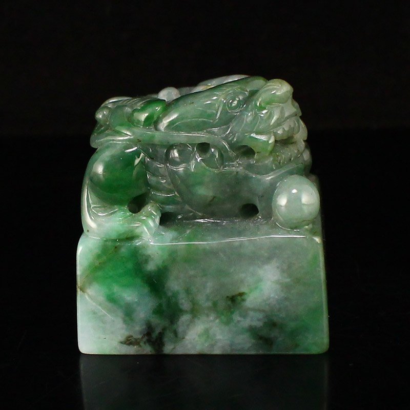 Vintage Jadeite Divine Beast Seal: Vintage Jadeite Divine Beast Seal Dimension: 50 x 46 x 43(mm) 1.97 x 1.81 x 1.69(inches) Weight: 0.53 lbs/239 g