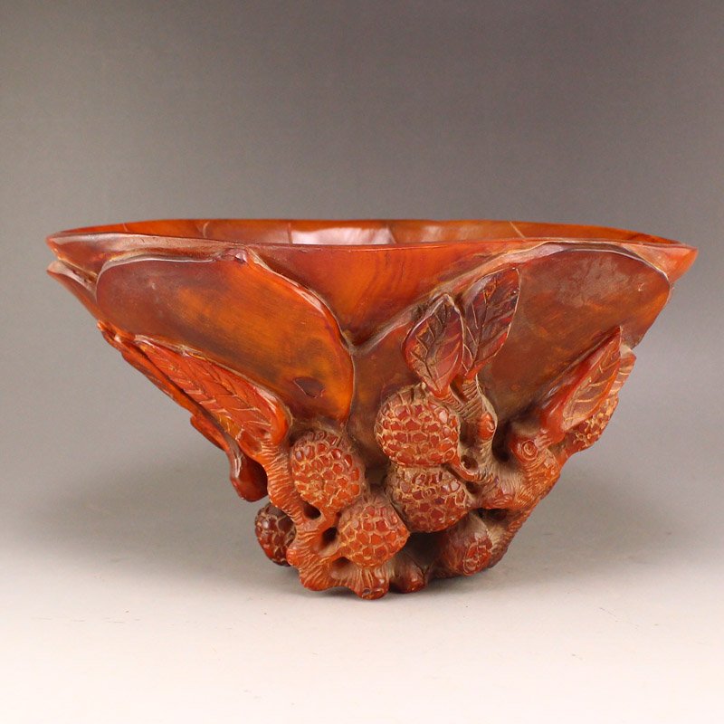 Vintage Chinese Ox Horn Sacrificed Cup: Vintage Chinese Ox Horn Sacrificed Cup Dimension: 208 x 127 x 110(mm) 8.19 x 5 x 4.33(inches) Weight 1.77 lbs/803 g