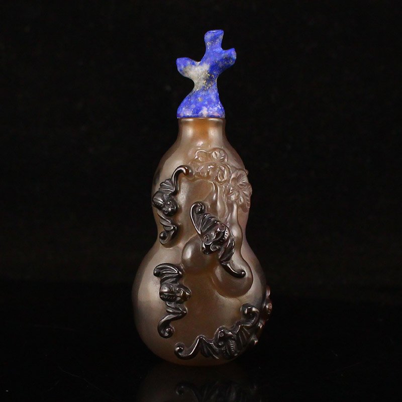 Qing Agate Low Relief Fortune Bat & Gourd Snuff Bottle (1 of 7)