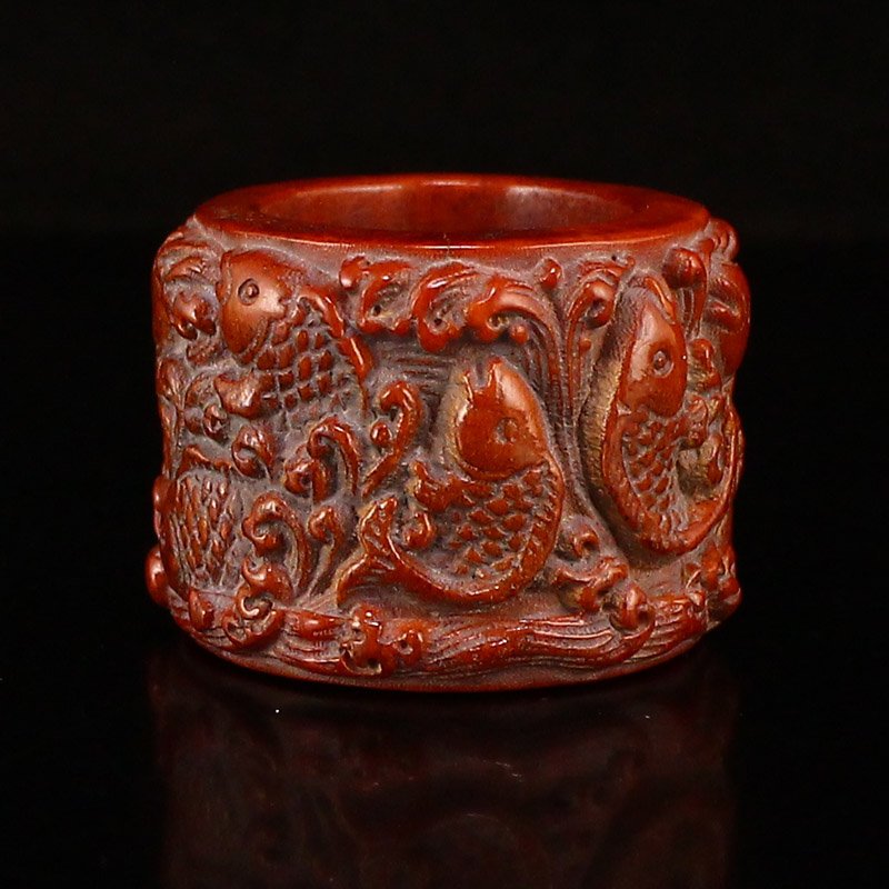 Vintage Chinese Deer Horn Low Relief Fish Thumb Ring: Vintage Chinese Deer Horn Low Relief Fish Thumb Ring Dimension: 22 x 26(mm) 0.87 x 1.02(inches) Weight: 0.06 lbs/26 g