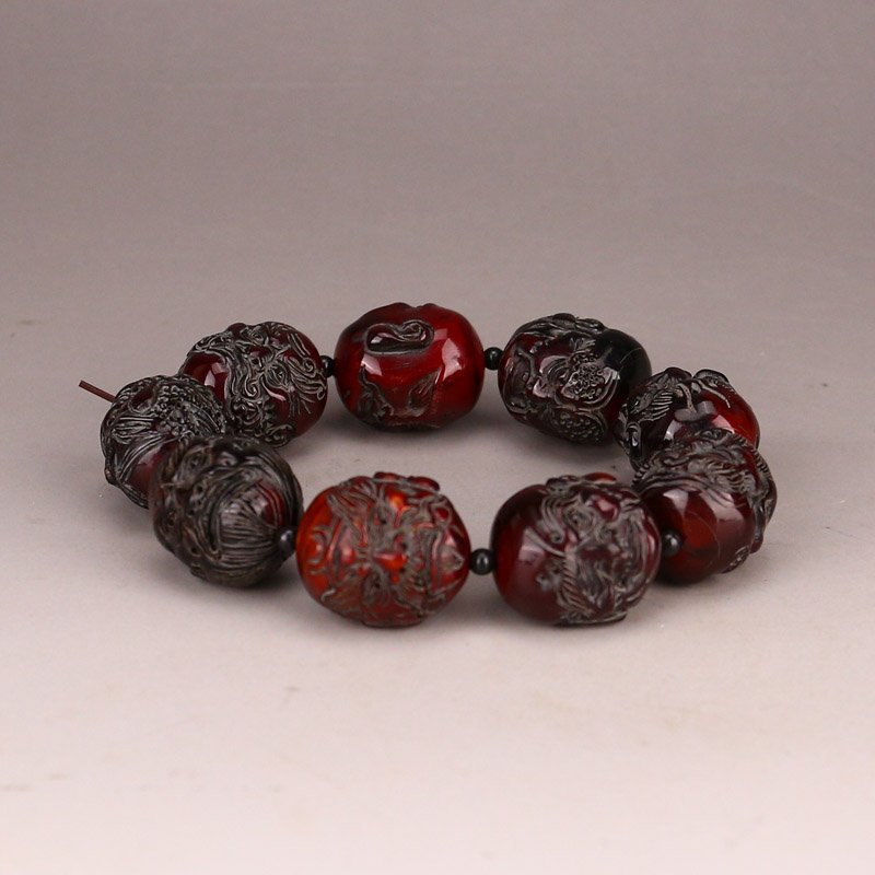 Chinese OX Horn Carved Arhat Head Beads Bracelet: Vintage Chinese OX Horn Carved Arhat Head Beads Bracelet Dimension: 24 x 21 x 20(mm) 0.94 x 0.83 x 0.79(inches) Weight 0.15 lbs/68 g The wooden stand no included.