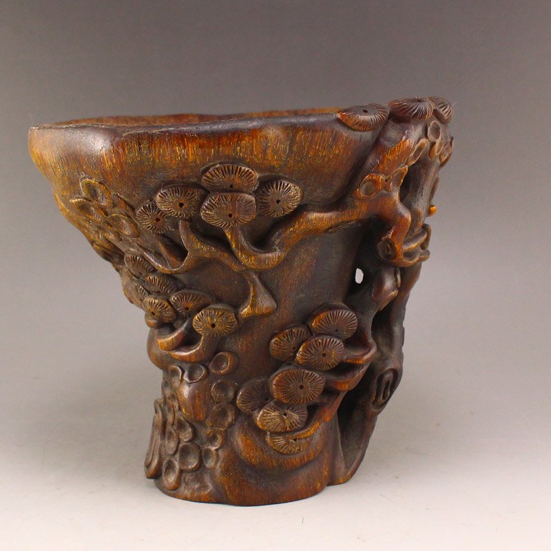 Vintage Ox Horn Low Relief Pine Tree Sacrifice Cup: Vintage Ox Horn Low Relief Pine Tree Sacrifice Cup Dimension: 140 x 150 x 120 (mm) 5.51 x 5.90 x 4.72 (inches) Weight: 2.09 lbs/949 g