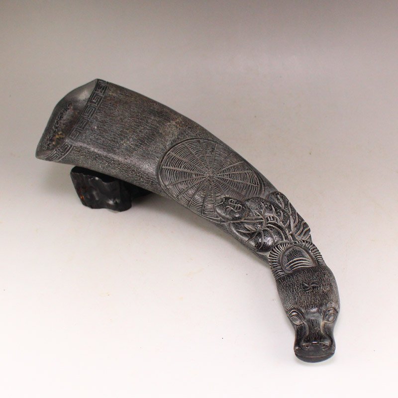 Vintage Ox Horn Carved Kid & Ox Cup: Vintage Ox Horn Carved Kid & Ox Cup Dimension: 265 x 67 x 30 (mm) 10.43 x 2.64 x 1.18(inches) Weight : 0.79 lbs/358 g The wooden stand no included.