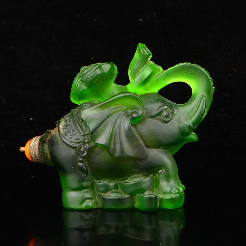 Chinese Green Peking Glass Ruyi Elephant Snuff Bottle (1 of 6)