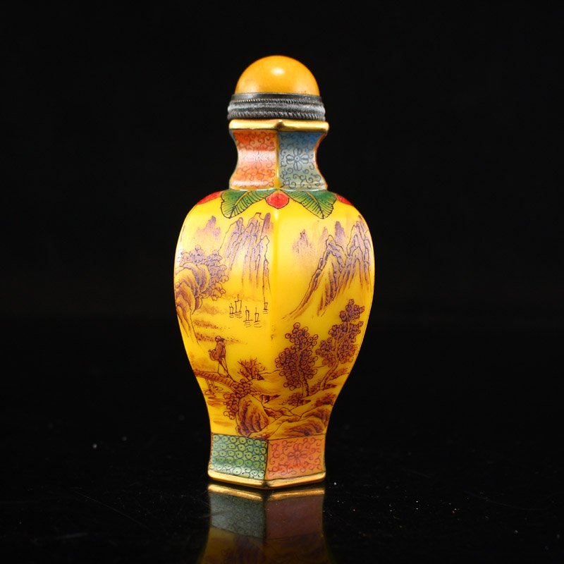 Chinese Gilt Edges Yellow Peking Glass Snuff Bottle (1 of 8)