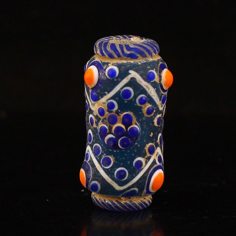 Beautiful Chinese Han Dynasty Glass Pendant: Beautiful Chinese Han Dynasty Glass PendantDimension: 38 x 20 x 20(mm) 1.50 x 0.79 x 0.79(inches) Weight: 0.05 lbs/21 g