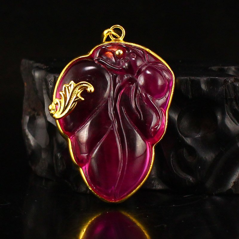 Beautiful Ruby Leaf Pendant (1 of 6)