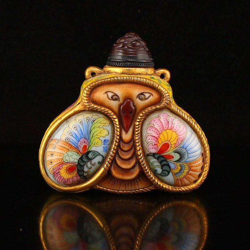 Vintage Famille Rose Peking Glass Cicada Snuff Bottle (1 of 7)