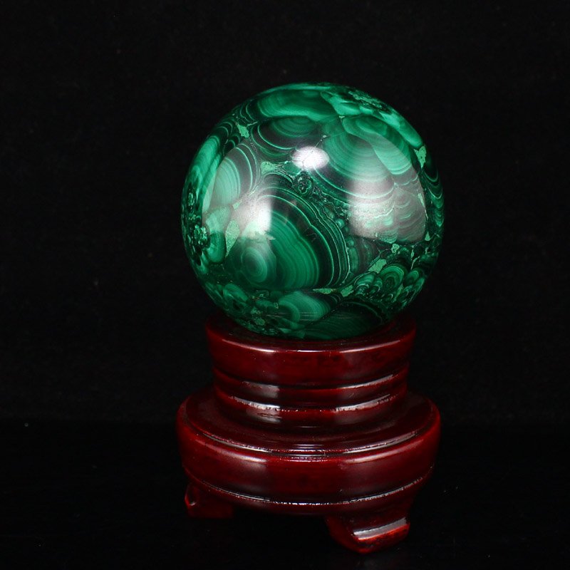 Beautiful Natural Malachite Fengshui Ball: Beautiful Natural Malachite Fengshui Ball Dimension: 66 (mm) 2.6(inches) Weight 1.27 lbs/577 g The total weight does not include the base. The base is included after you have won the auction.