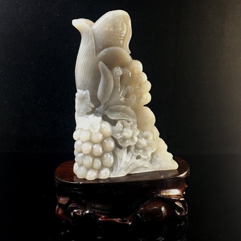 Natural Hetian Jade Statue - Grapes w Chayote & Corns: Chinese Natural Hetian Jade Statue - Grapes w Chayote & Corns Dimension: 165 x 110 x 67 (mm) 6.50 x 4.33 x 2.64 (inches) Weight: 1.77 lbs/805 g The wooden stand no included.
