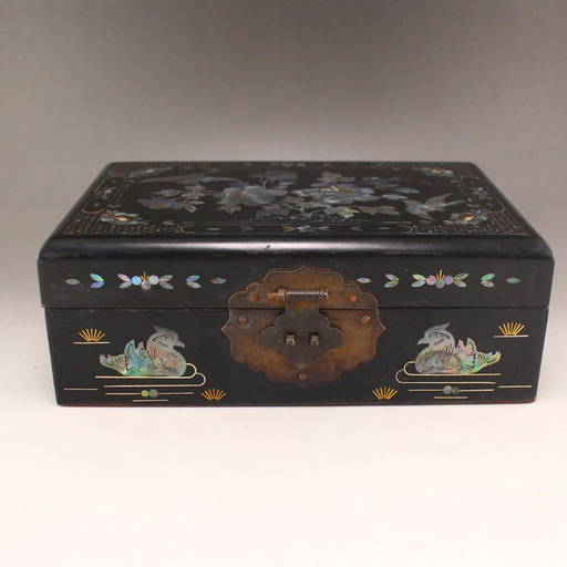 Old Black Lacquerware Inlay Shell & Gem Jewellery Box (#0290) on Feb 13 ...