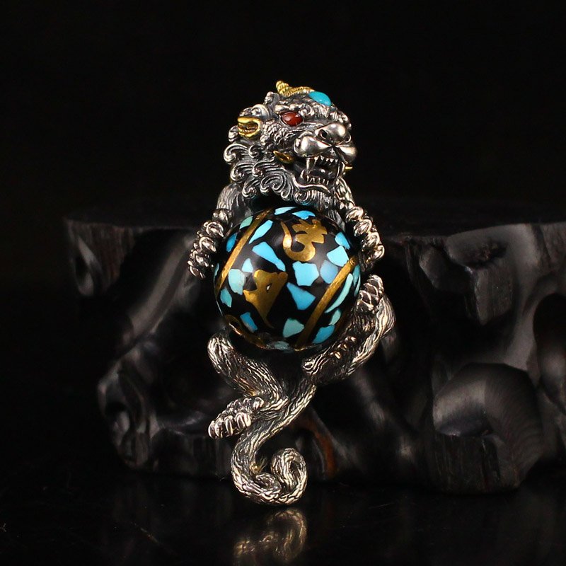 Beautiful Pure Silver Inlay Gem Divine Beast Pendant: Beautiful Pure Silver Inlay Gem Divine Beast Pendant Dimension: 50 x 30 x 26 (mm) 1.97 x 1.18 x 1.02(inches) Weight 0.07 lbs/33 g The wooden stand no included.