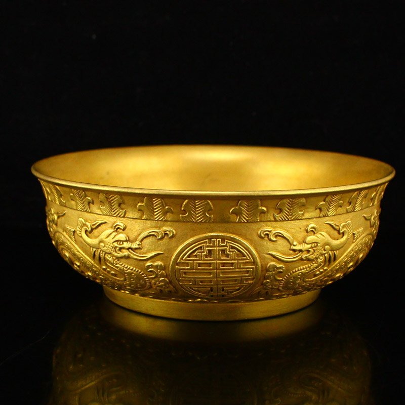 Gilt Gold Low Relief Double Dragon Porcelain Bowl: Chinese Gilt Gold Low Relief Double Dragon Porcelain Bowl w Qianlong Mark Dimension: 132 x 132 x 44 (mm) 5.20 x 5.20 x 1.73(inches) Weight: 0.65 lbs/297 g