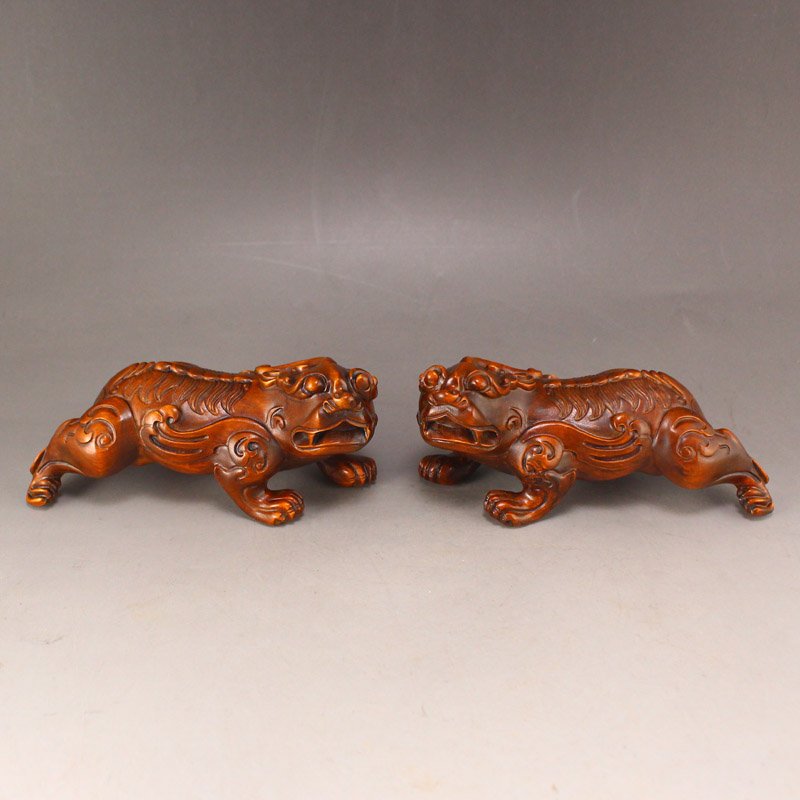 A Pair Chinese Boxwood Wood Fortune Unicorn Statues: A Pair Chinese Boxwood Wood Fortune Unicorn Statues Dimension: 110 x 56 x 46 (mm) 4.33 x 2.2 x 1.81 (inches) Weight: 0.39 lbs/175 g
