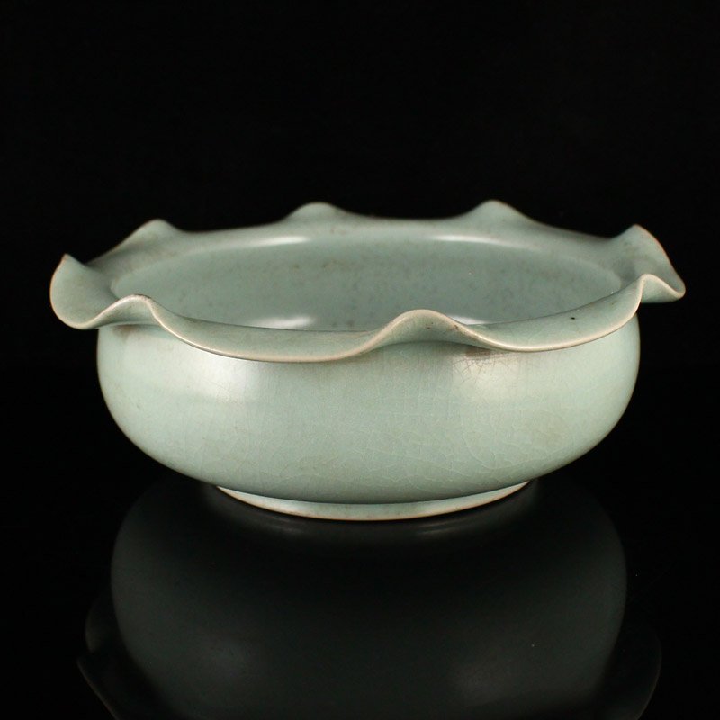 Chinese Ru Kiln Porcelain Brush Washer: Chinese Ru Kiln Porcelain Brush WasherDimension: 185 x 63 (mm) 7.28 x 2.48 (inches) Weight 1.24 lbs/ 563 g