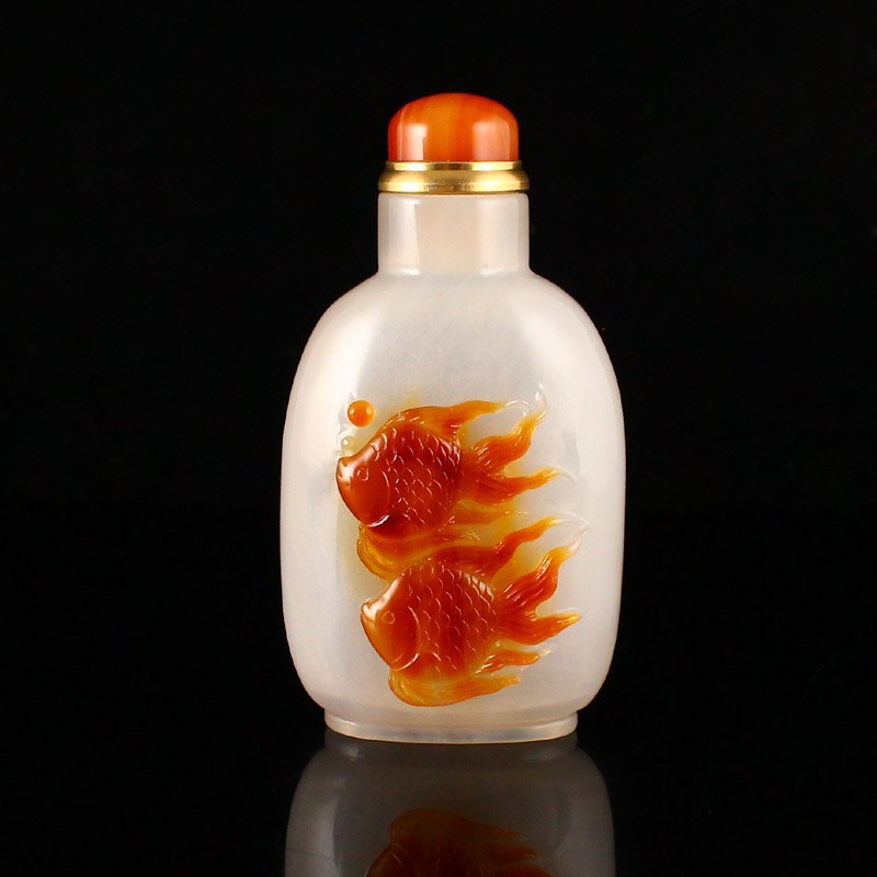 Chinese Agate Low Relief Double Fish Design Snuff Bottle (1 of 7)