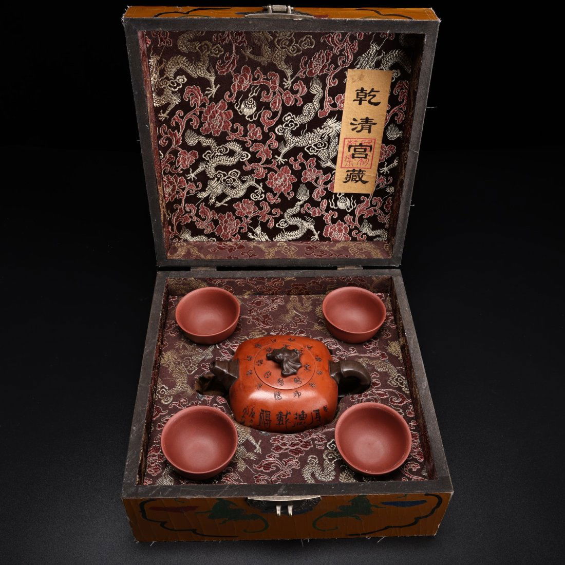 Set Chinese Qing Dy Yixing Zisha Clay Teapot & Cups (1 of 9)