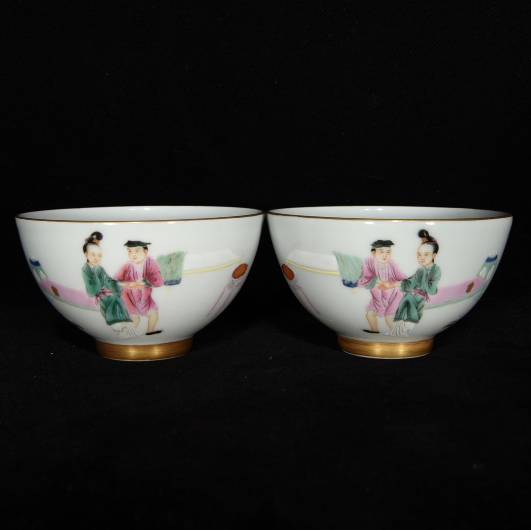 Pair Gilt Edge Famille Rose Figure Design Porcelain Teabowl (1 of 7)