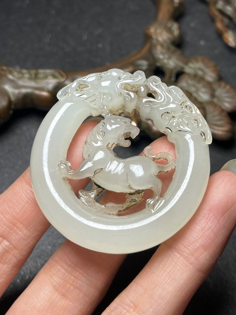 Vintage Chinese Hetian Jade Tiger Pendant (1 of 9)