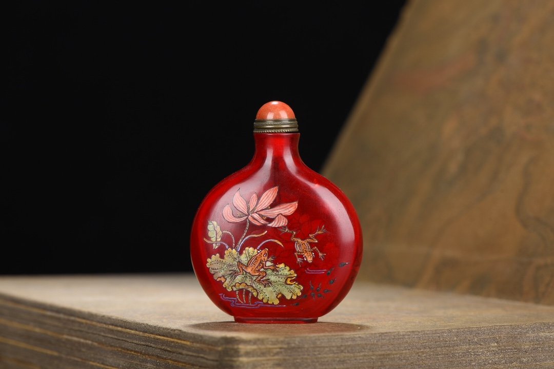 Beautiful Hand Painting Chinese Peking Glass Snuff Bottle: Beautiful Hand Painting Chinese Peking Glass Snuff Bottle Dimension: 78 x 61 x 23 (mm) 3.07 x 2.4 x 0.91(inches) Weight: 0.19 lbs/86 g