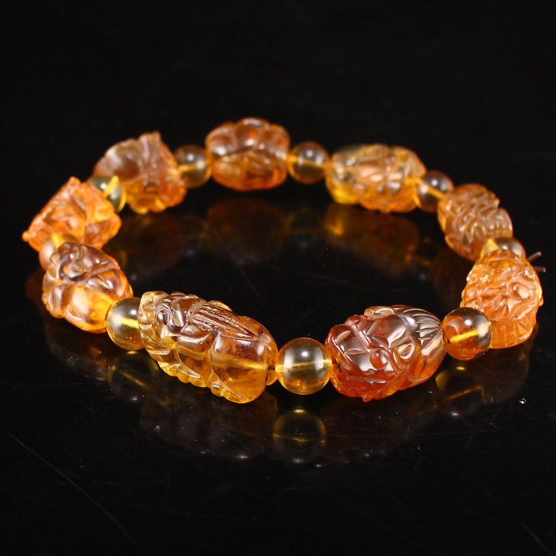 Vintage Natural Amber Fortune Pixiu Beads Bracelet: Vintage Natural Amber Fortune Pixiu Beads Bracelet Dimension: 18 x 13 x 12 (mm) 0.71 x 0.51 x 0.47(inches) Weight 0.04 lbs/18 g The wooden stand no included.