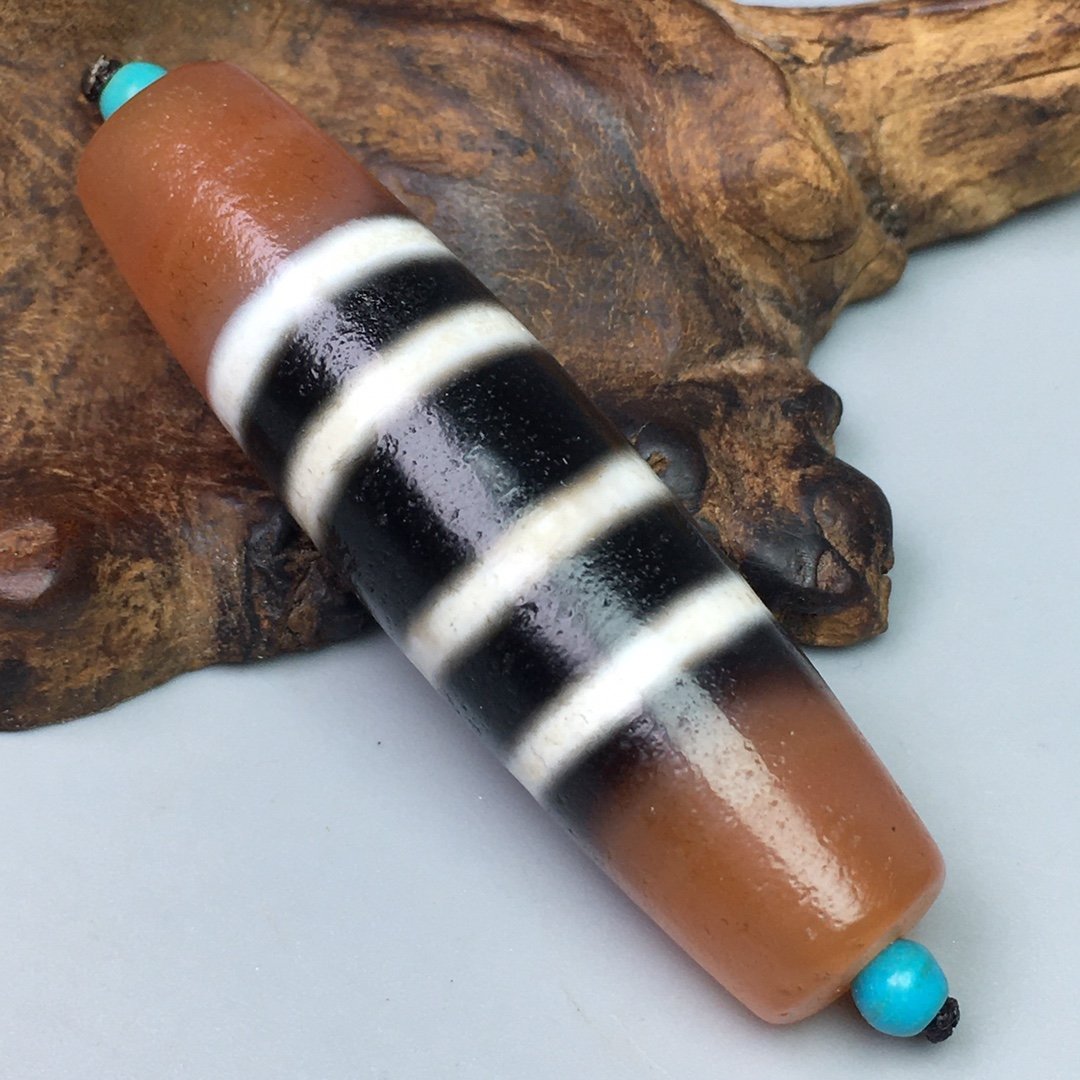 Vintage Tibetan DZI Agate Lucky Pendant: Vintage Tibetan DZI Agate Lucky Pendant Dimension: 57.2 x 15.4 (mm) 2.25 x 0.61(inches)