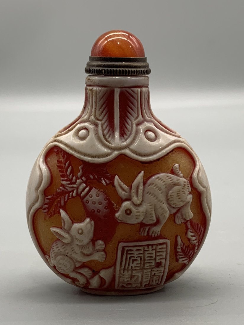 Vintage Chinese Peking Glass Low Relief Snuff Bottle: Vintage Chinese Peking Glass Low Relief Snuff Bottle Dimension: 80 x 55(mm) 3.15 x 2.16(inches) Weight: 0.18 lbs/ 84 g