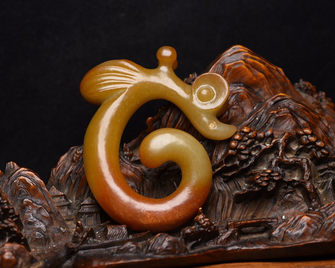 Vintage Chinese Hetian Jade Lucky Beast Pendant (1 of 9)