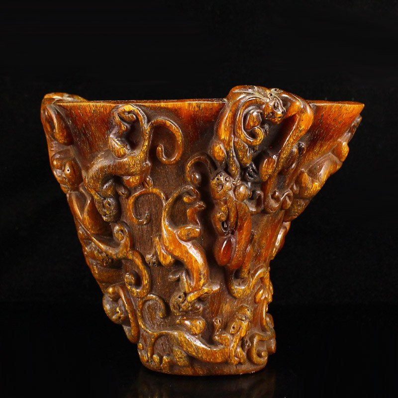 Chinese Qing Dynasty Ox Horn Low Relief Unicorn Sacrifice Cup: Chinese Qing Dynasty Ox Horn Low Relief Unicorn Sacrifice Cup Dimension: 140 x 120 x 115 (mm) 5.51 x 4.72 x 4.53 (inches) Weight: 1.46 lbs/664 g