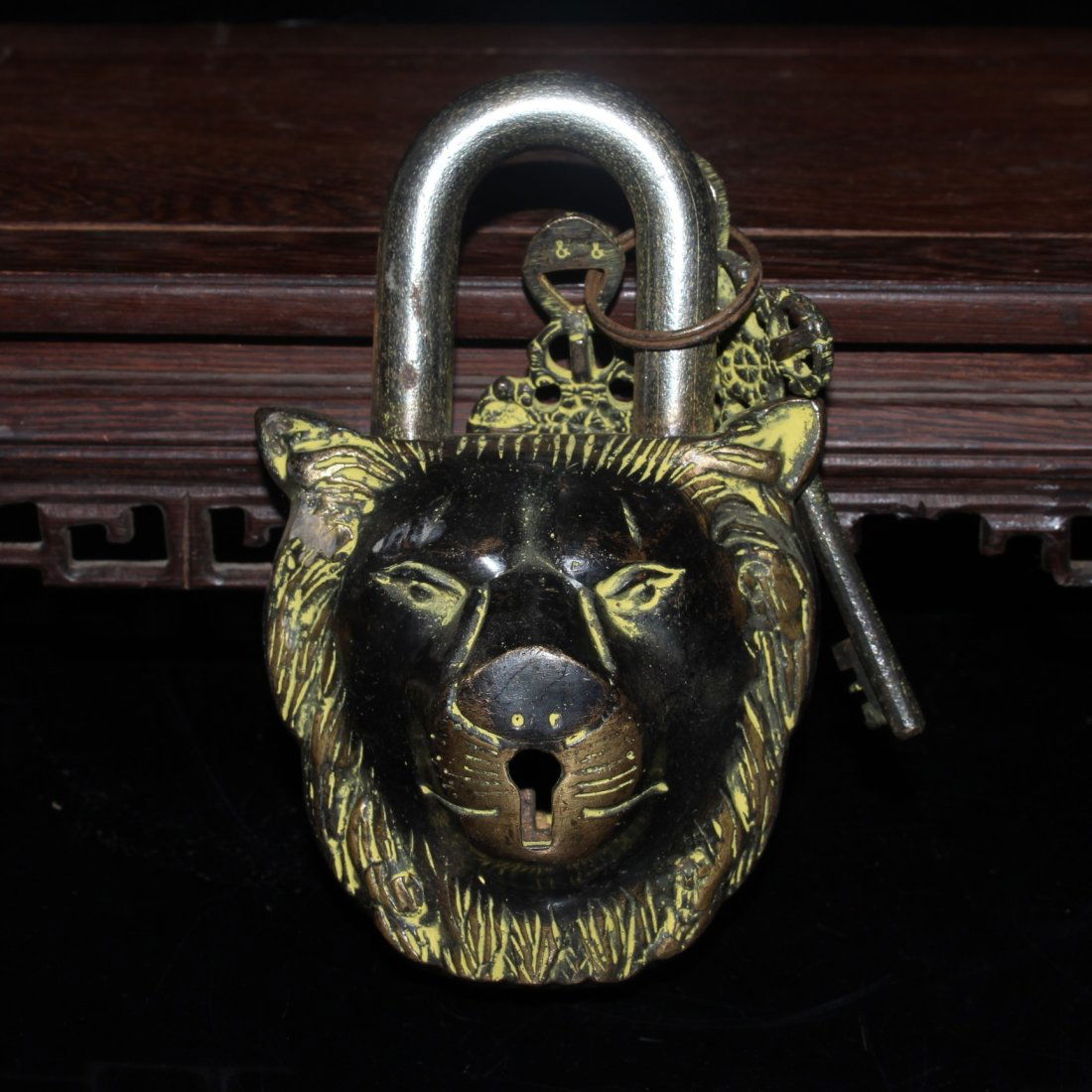 Vintage Bronze Lucky Lion Lock w Key (1 of 9)