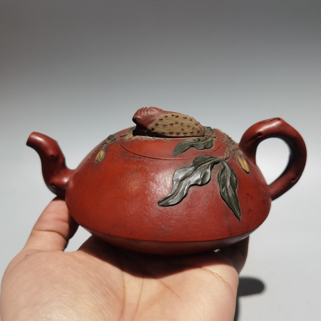 Chinese Yixing Zisha Clay Cicada Teapot w Artist Signed: Chinese Yixing Zisha Clay Cicada Teapot w Artist Signed Dimension: 150 x 90(mm) 5.90 x 3.54(inches)