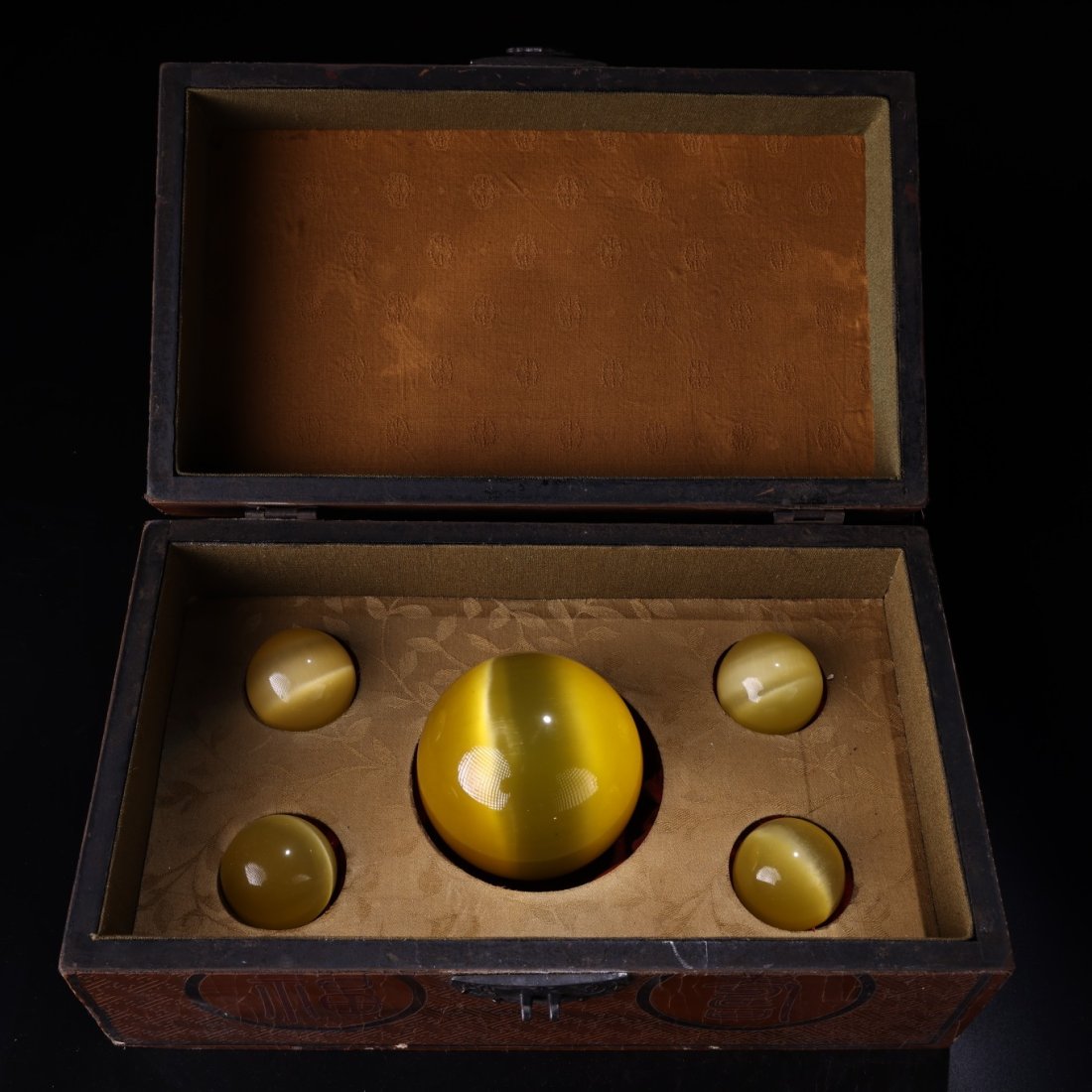 Beautiful A Set Five Yellow Cat'eye Ball w Lacquerware Box (1 of 9)