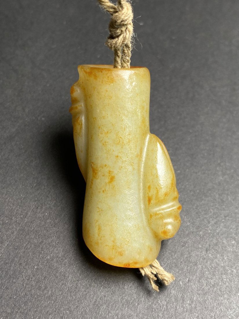 Vintage Chinese Hetian Jade Cicada Pendant (1 of 8)