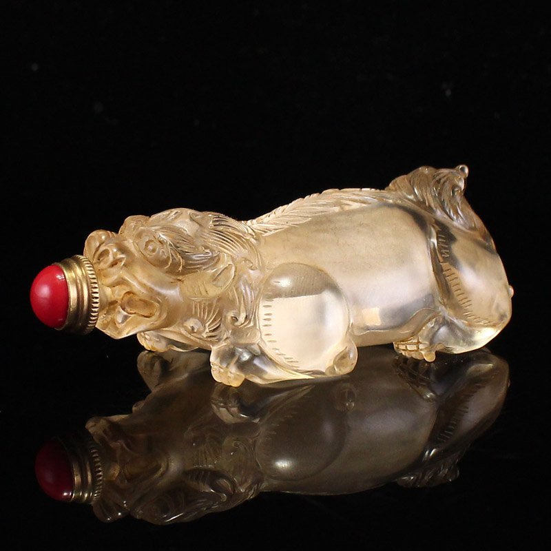 Vintage Chinese Crystal Fortune Pixiu Shape Snuff Bottle: Vintage Chinese Crystal Fortune Pixiu Shape Snuff Bottle Dimension: 85 x 42 x 30(mm)3.35 x 1.65 x 1.18(inches) Weight 0.25 lbs/112 g