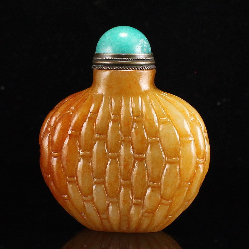 Old Chinese Hetian Jade Snuff Bottle: Old Chinese Hetian Jade Snuff Bottle Dimension: 65 x 56 x 22(mm) 2.56 x 2.20 x 0.87(inches) Weight: 0.25 lbs/112 g