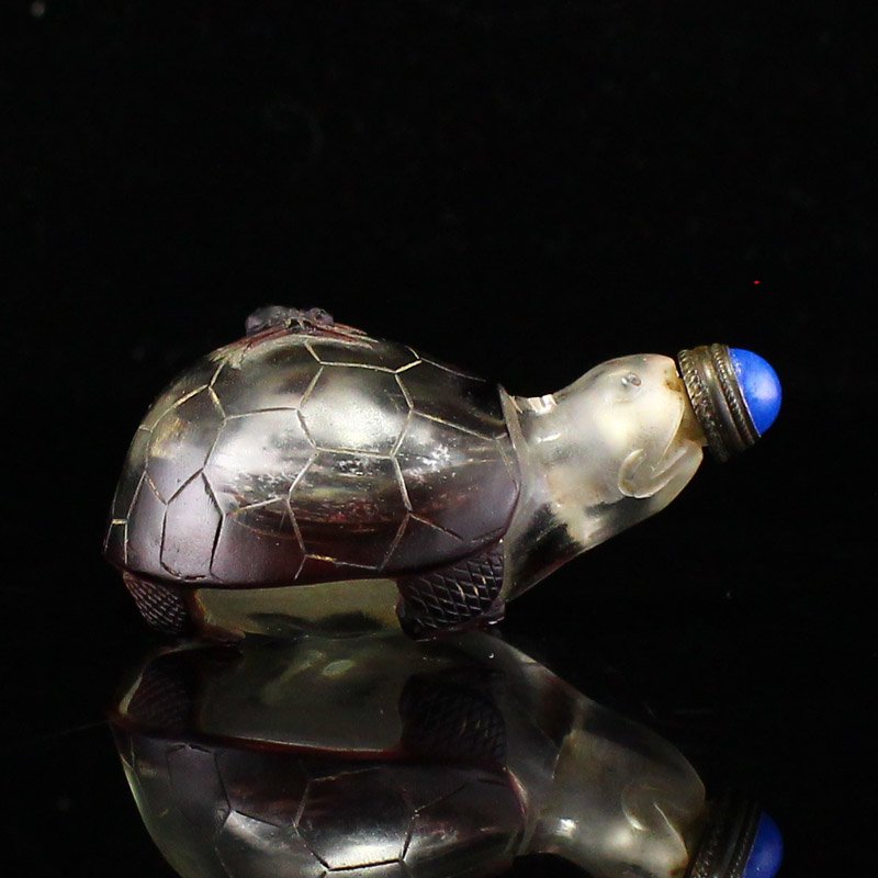 Vintage Chinese Peking Glass Turtle Shape Snuff Bottle: Vintage Chinese Peking Glass Turtle Shape Snuff Bottle Dimension: 65 x 38 x 32(mm) 2.56 x 1.5 x 1.26(inches) Weight: 0.13 lbs/ 57 g