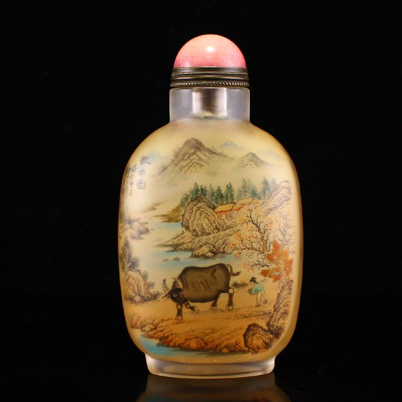 Old Chinese Peking Glass Inside Painting Snuff Bottle: Old Chinese Peking Glass Inside Painting Snuff Bottle Dimension: 95 x 52 x 30(mm) 3.74 x 2.05 x 1.18(inches) Weight: 0.21 lbs/ 97 g