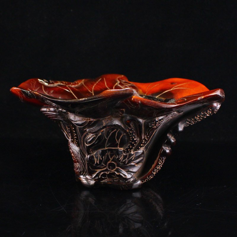Vintage Ox Horn Carved Lotus Leaf Wine Cup: Vintage Ox Horn Carved Lotus Leaf Wine Cup Dimension: 140 x 170 x 85(mm) 5.51 x 6.69 x 3.35(inches) Weight: 0.79 lbs/ 359 g
