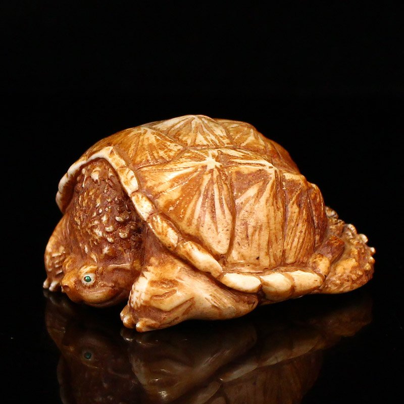 Vivid Bone Carved Long Life Turtle Statue: Vivid Bone Carved Long Life Turtle Statue Dimension: 55 x 38 x 28(mm)2.16 x 1.50 x 1.10(inches)Weight: 0.12 lbs/53 g