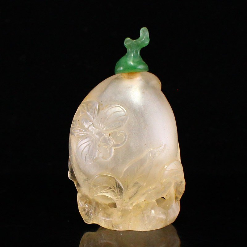 Vintage Chinese Crystal Butterfly Snuff Bottle w Green Jade Stopper: Vintage Chinese Crystal Butterfly Snuff Bottle w Green Jade StopperDimension: 83 x 45 x 38(mm) 3.27 x 1.77 x 1.50(inches) Weight: 0.25 lbs/111 g