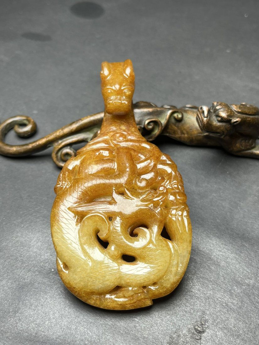 Vintage Chinese Hetian Jade Chi Dragon Belt Buckle (1 of 9)