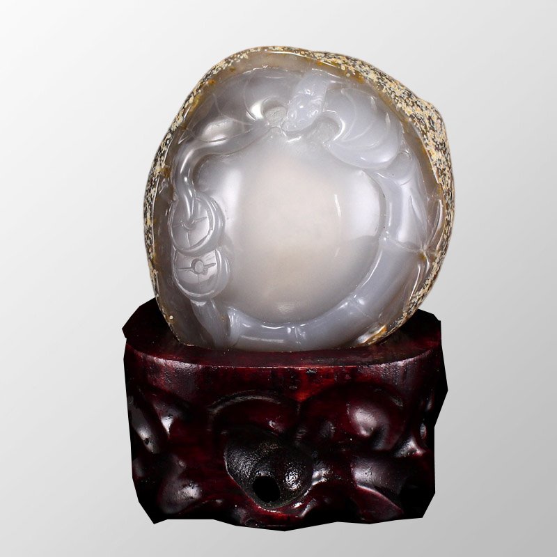 Natural Water Bile Agate Fortune Bat Statue w Certificate: Natural Water Bile Agate Fortune Bat Statue w Certificate Dimension: 88 x 85 x 42(mm) 3.46 x 3.35 x 1.65(inches) Weight: 1.05 lbs/477.37 g The total weight does not include the base. The base is inclu