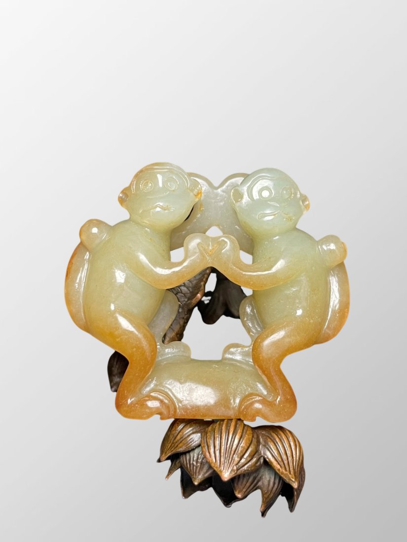 Old Chinese Hetian Jade Double Monkey Pendant (1 of 10)