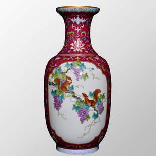 Chinese Qing Dynasty Gilt Edge Rouge Red Glaze Squirrel & Grape Design Porcelain Vase: Chinese Qing Dynasty Gilt Edge Rouge Red Glaze Squirrel & Grape Design Porcelain VaseDimension:325 x 150(mm)12.79 x 5.90 (inches)