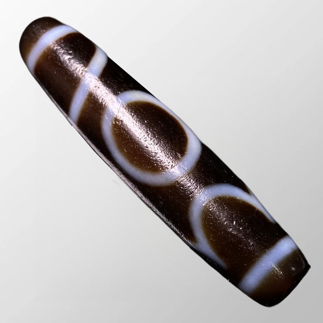 Vintage Tibetan DZI Agate Pendant: Vintage Tibetan DZI Agate Pendant Dimension:13 x 57(mm)0.51 x 2.24 (inches) Weight 0.03 lbs/15.5 g