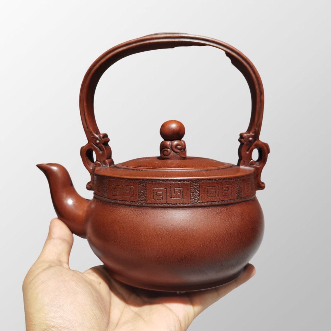 Chinese Yixing Zisha Clay Phoenix Handle Teapot w Artist Signed - Wu Qun Xiang: Chinese Yixing Zisha Clay Phoenix Handle Teapot w Artist Signed - Wu Qun XiangDimension:170 x 170(mm)6.69 x 6.69(inches) Capacity:500 ml